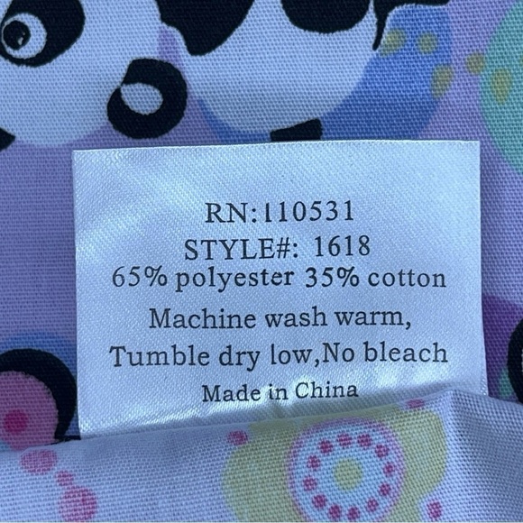 NEW ADAR MEDOUM SCRUBS TOP BELTED SHORT SLEEVE FLORAL PANDS PURPLE COLORFUL - Picture 9 of 9